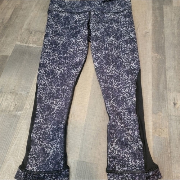 Lululemon Journey Crop - Picture 2 of 10